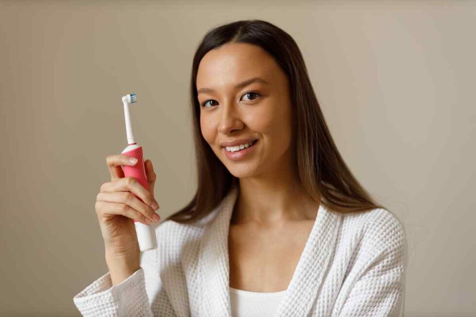 How to Use an Electric Toothbrush Properly? A Helpful Guide